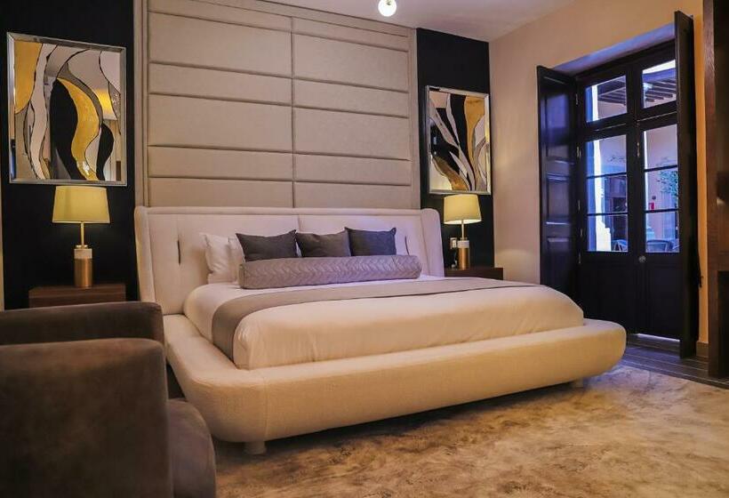 سوییت سوپریور, Boutique Corazón Mexicano