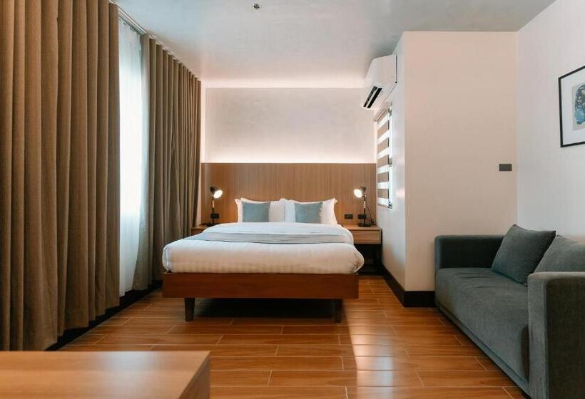 주니어 스위트, El Sancho