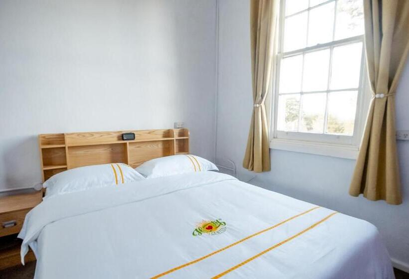 패밀리 룸, Hearty Center Motel