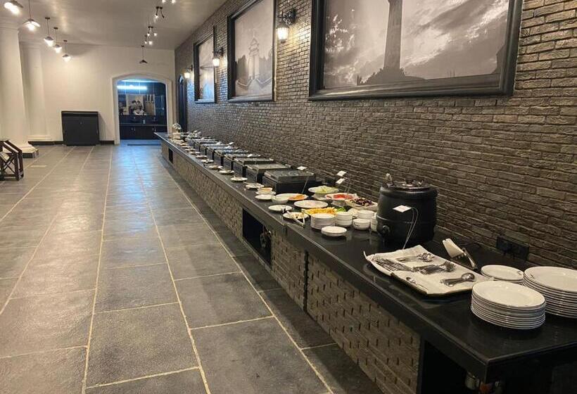 اتاق استاندارد با چشم‌انداز استخر, Lagoon Sarovar Premiere Resort   Pondicherry
