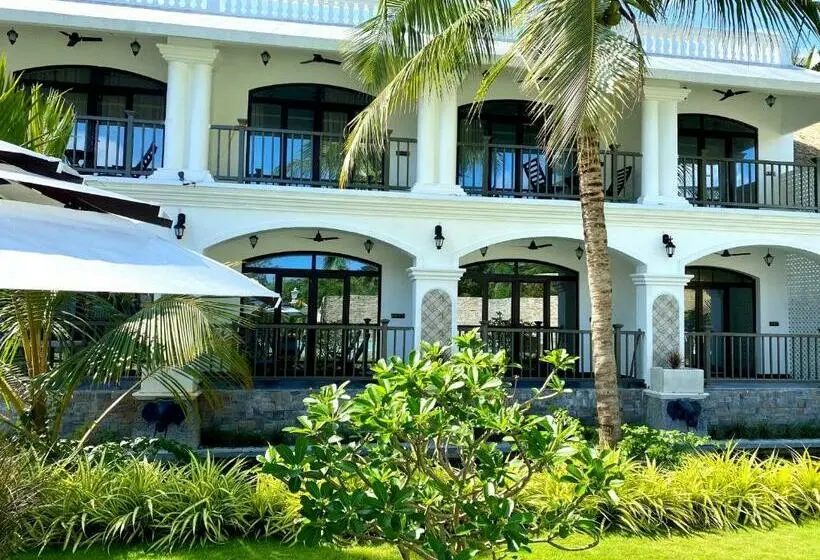プールビュースタンダードルーム, Lagoon Sarovar Premiere Resort   Pondicherry
