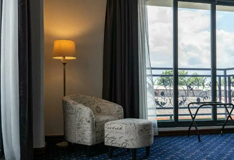 اتاق لوکس با چشم‌انداز شهر, Royal Breeze Paramaribo