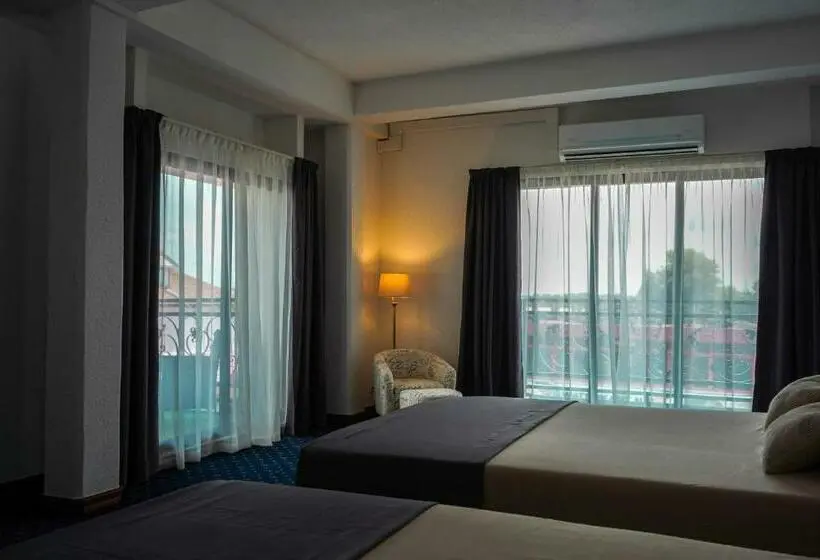 اتاق لوکس با چشم‌انداز شهر, Royal Breeze Paramaribo