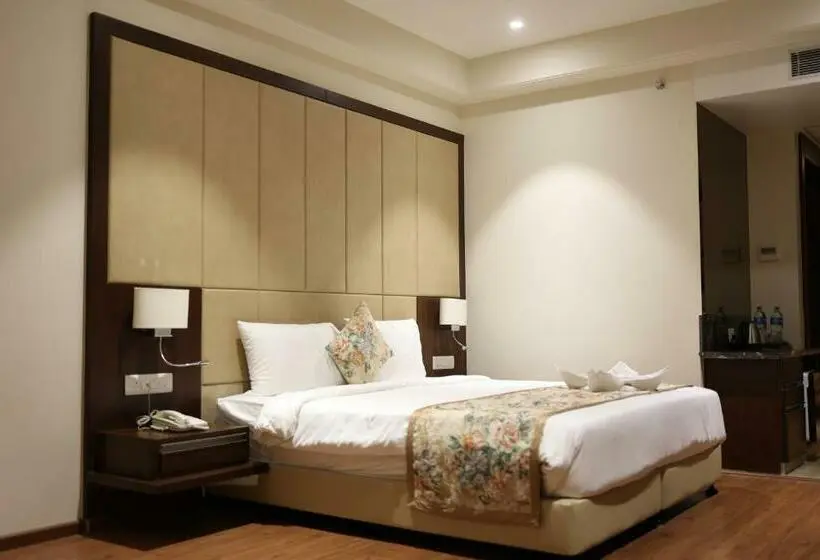 キングサイズベッドのデラックスルーム, Pride Hotel Bhopal