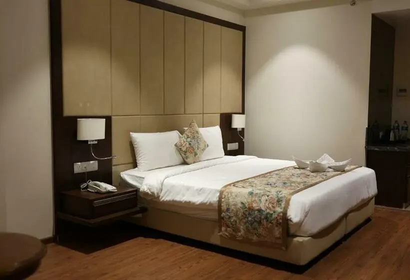 キングサイズベッドのデラックスルーム, Pride Hotel Bhopal