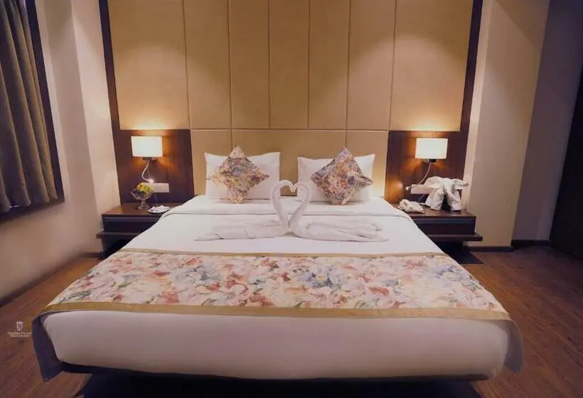 キングサイズベッドのデラックスルーム, Pride Hotel Bhopal