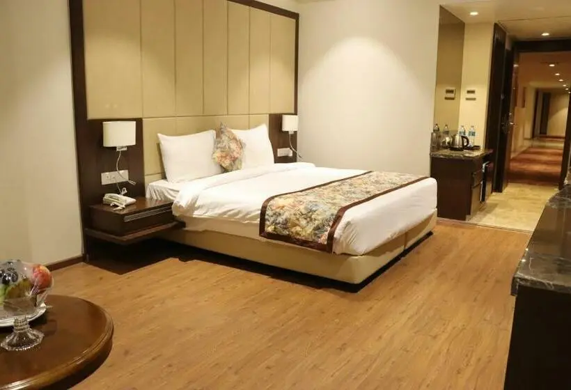 キングサイズベッドのデラックスルーム, Pride Hotel Bhopal