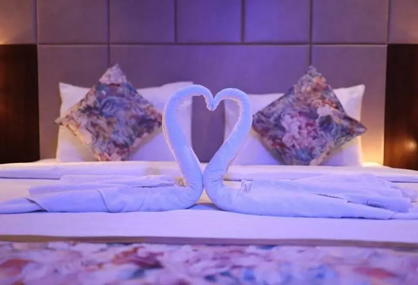 キングサイズベッドのデラックスルーム, Pride Hotel Bhopal