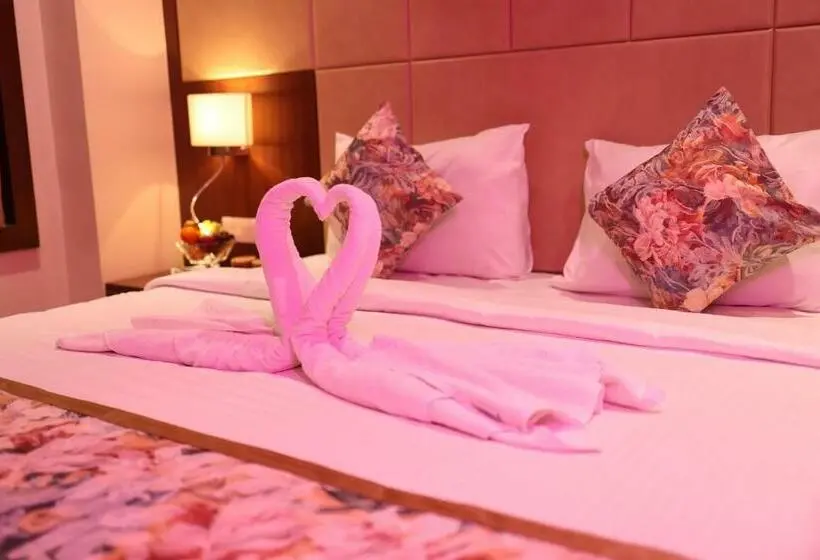 キングサイズベッドのデラックスルーム, Pride Hotel Bhopal
