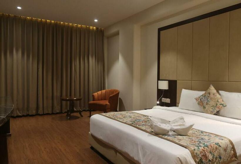 غرفة بريميوم رباعية, Pride Hotel Bhopal