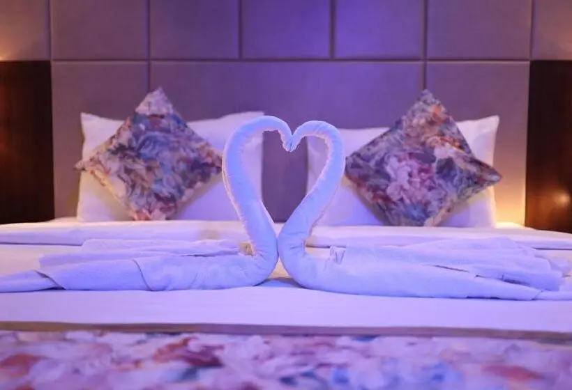 プレミアム４ベッドルーム, Pride Hotel Bhopal