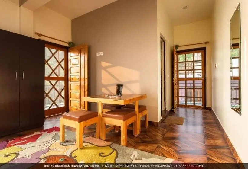 バルコニー付きデラックスルーム, Shivay Home Stay