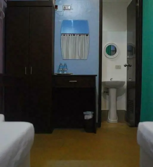 スタンダードルーム, 13 Ways Room Rentals