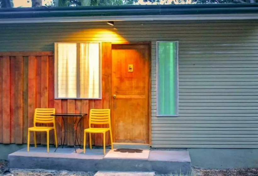 スタンダードルーム, 13 Ways Room Rentals