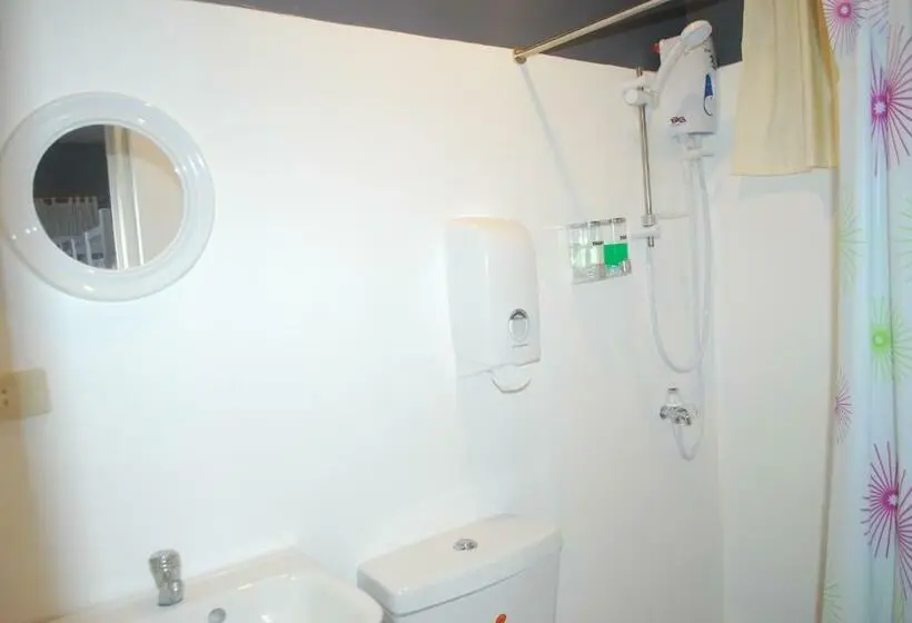 スタンダード４人部屋, 13 Ways Room Rentals