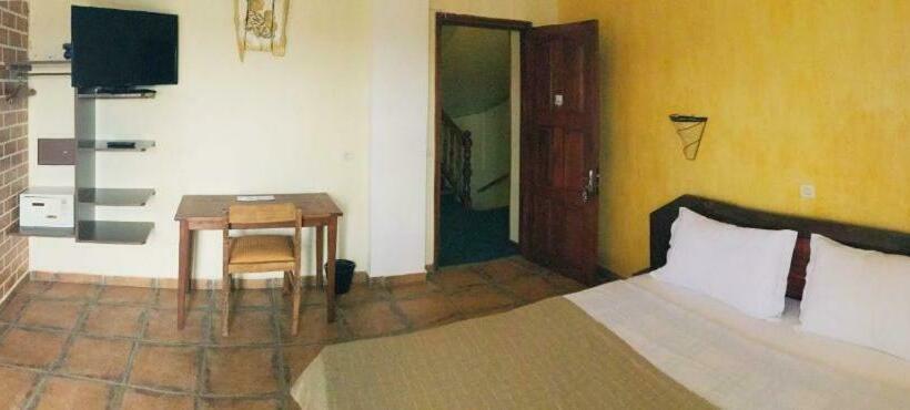 اتاق استاندارد با تخت بزرگ, A L