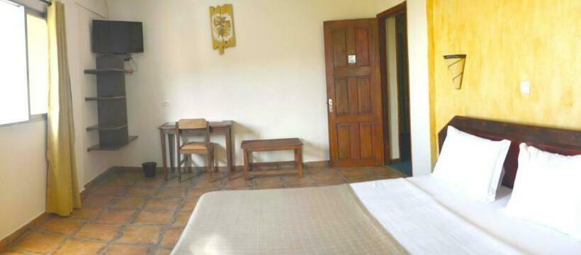 اتاق استاندارد با تخت بزرگ, A L