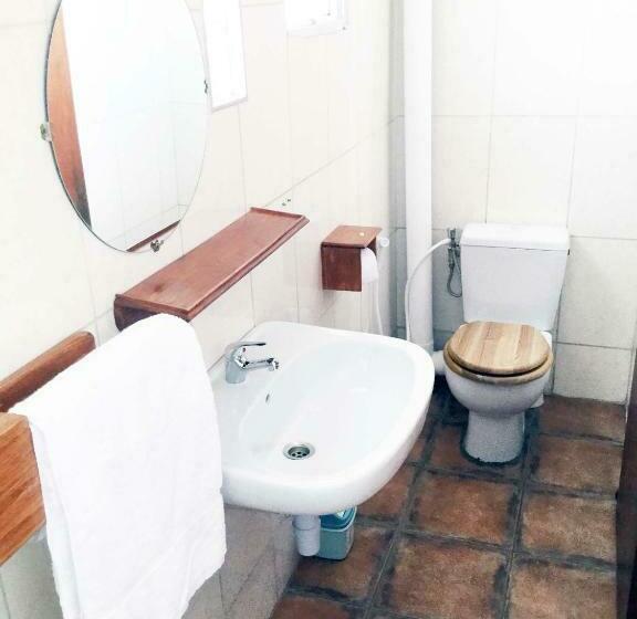 اتاق استاندارد با تخت بزرگ, A L