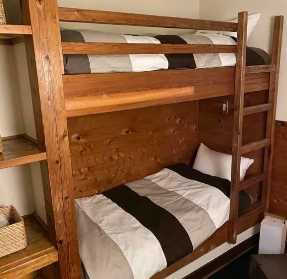 スタンダード４人部屋, Heidi Guest House