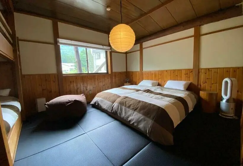 スタンダード４人部屋, Heidi Guest House