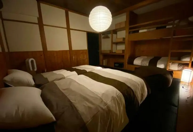スタンダード４人部屋, Heidi Guest House