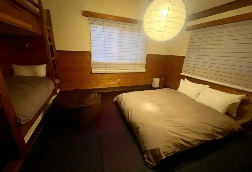 スタンダードトリプルルーム, Heidi Guest House