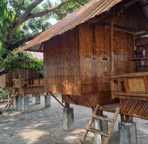 이코노미 쿼드러플룸(공용 화장실), Aikaterinis