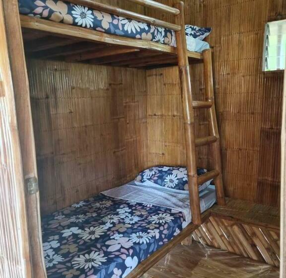 이코노미 쿼드러플룸(공용 화장실), Aikaterinis