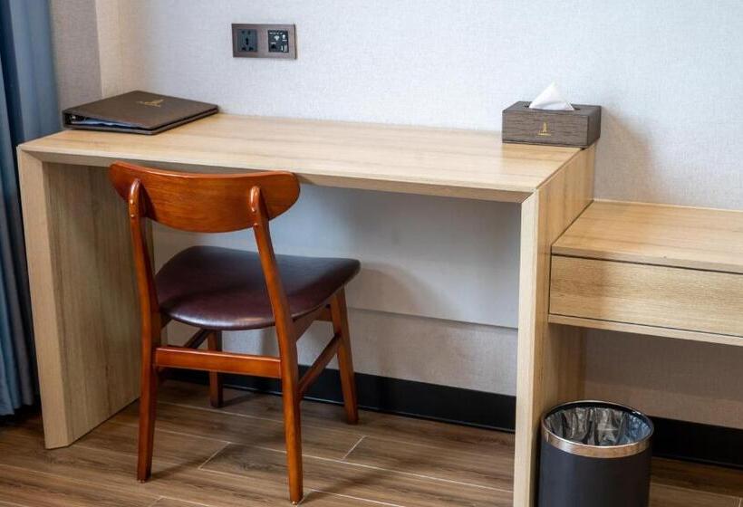 חדר דלוקס, G.c Royal