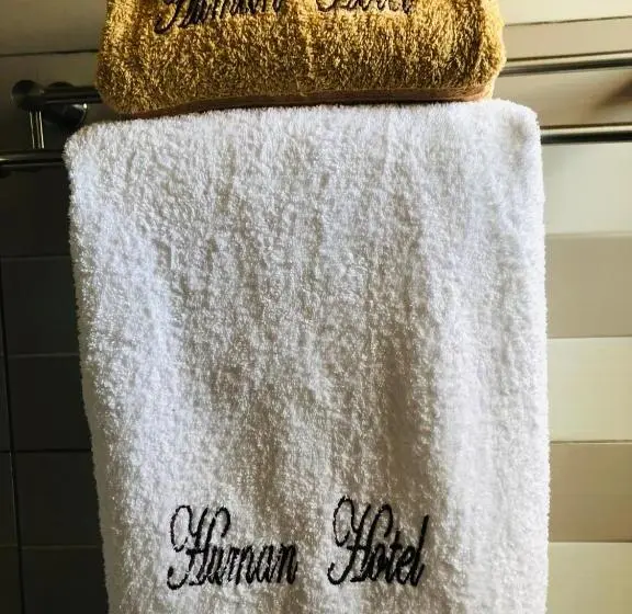اتاق اکونومی, Human Hotel Ivato