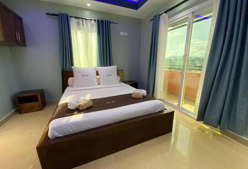 سوییت خانوادگی, Human Hotel Ivato