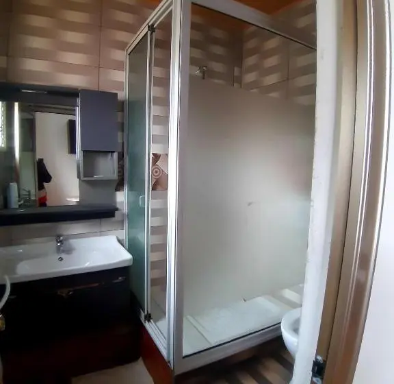 اتاق سوپریور با تخت بزرگ, Human Hotel Ivato