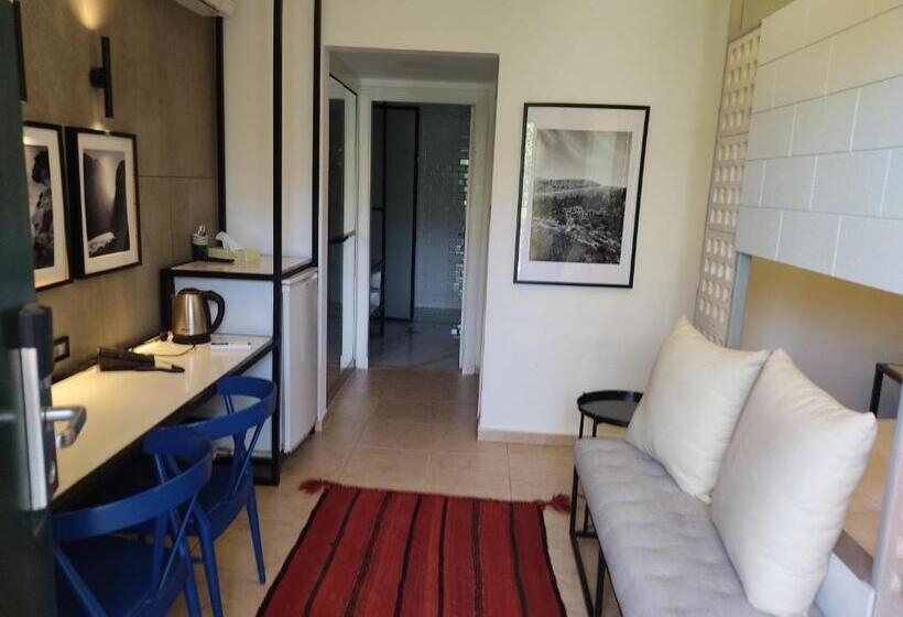 خانه یا کلبه ی ییلاقی با نمای استخر, Jericho Resort Village