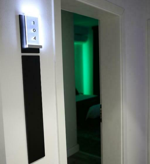 غرفة قياسية, Dark Boutique