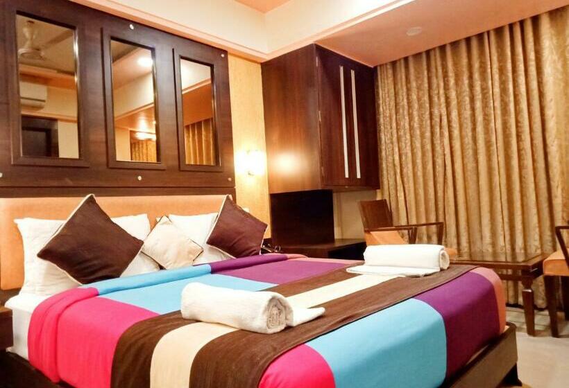 豪华房间, Poonam