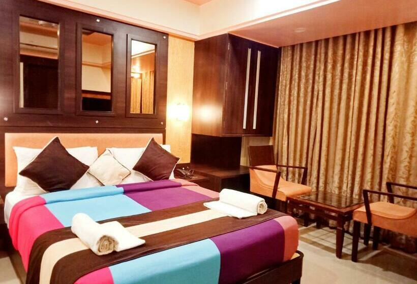 豪华房间, Poonam