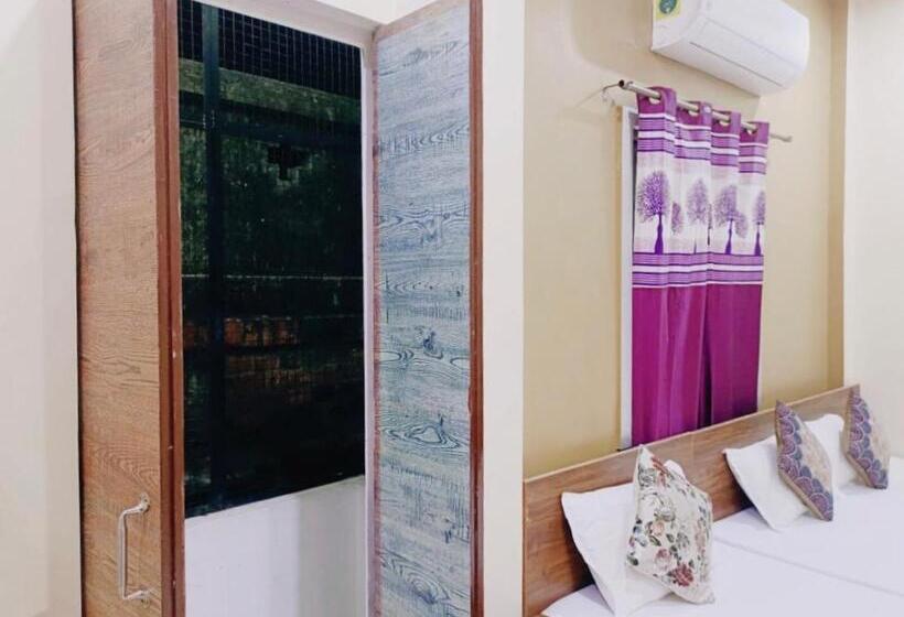 اتاق استاندارد با بالکن, Lotus Paying Guest House