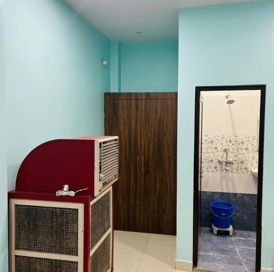 اتاق اکونومی, Lotus Paying Guest House