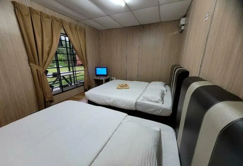 庭の見えるスタンダードトリプルルーム, Hasina Resort@sedili