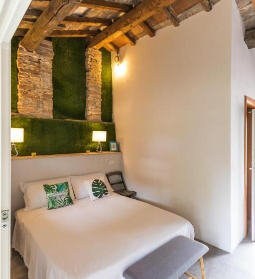 غرفة قياسية مزوَّدة بتراس, B&b Antica Cascina