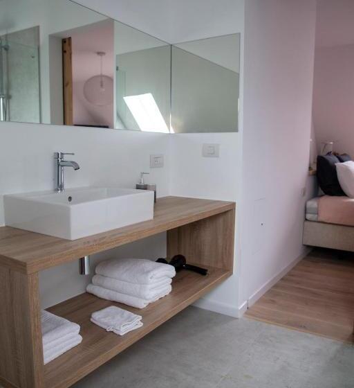 带大床的标准间, A Coque Line