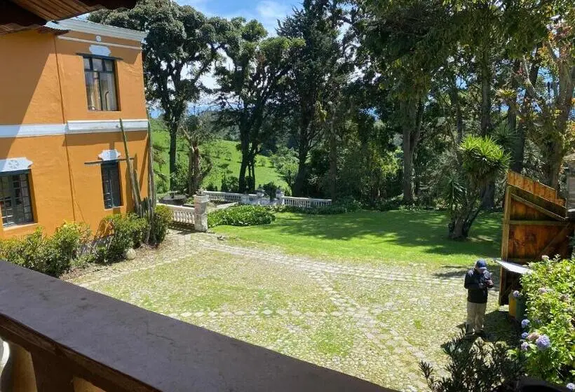 スイート, Hacienda La Alegria