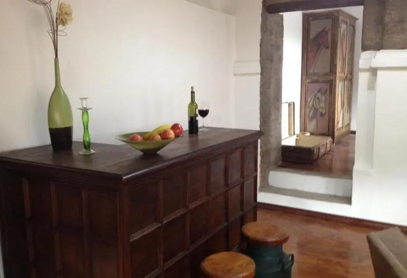 スイート, Hacienda La Alegria