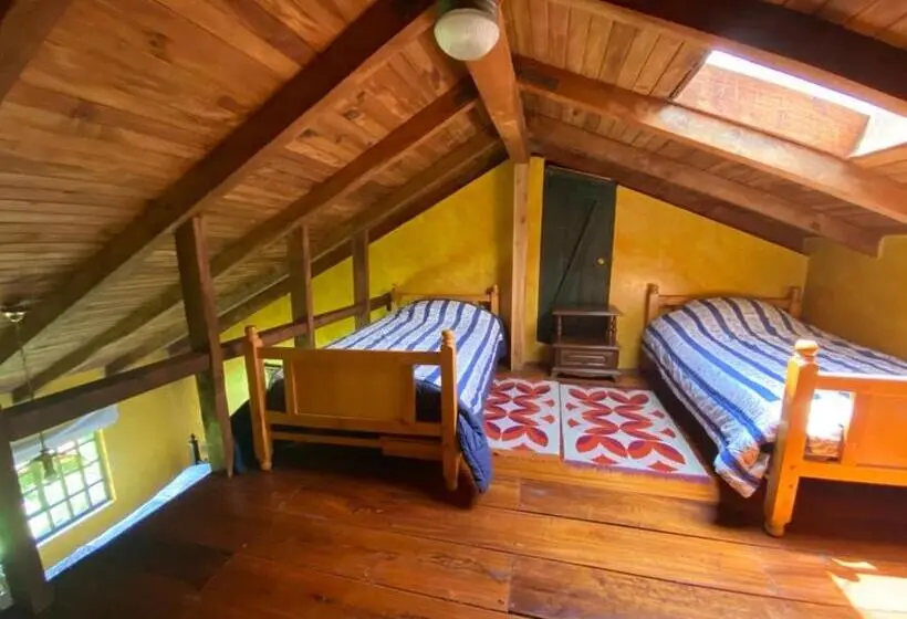 ファミリールーム, Hacienda La Alegria