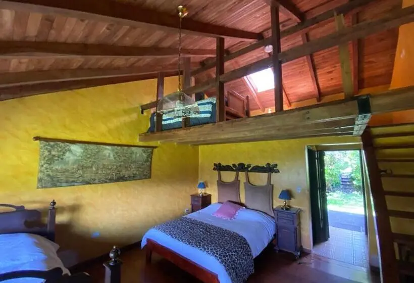 ファミリールーム, Hacienda La Alegria