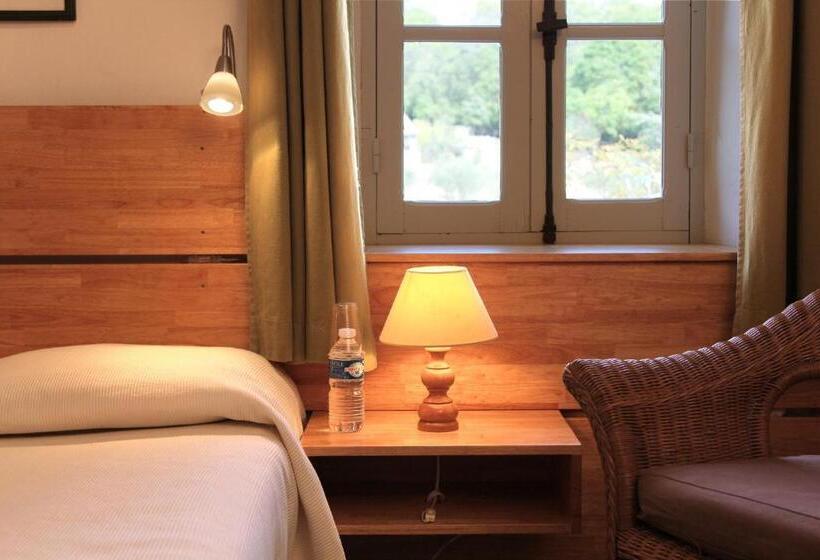 Standard room with outdoor bath, L Auberge Du Cèdre