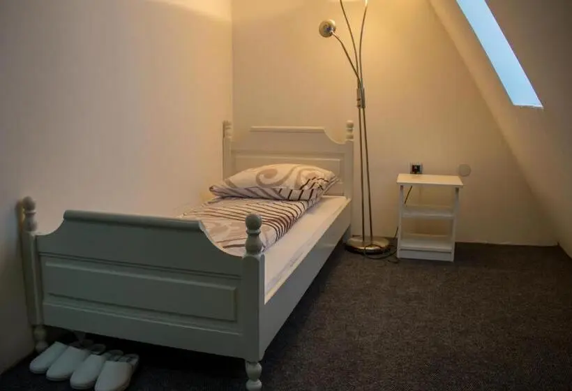 سوییت دوبلکس, Motel Bor