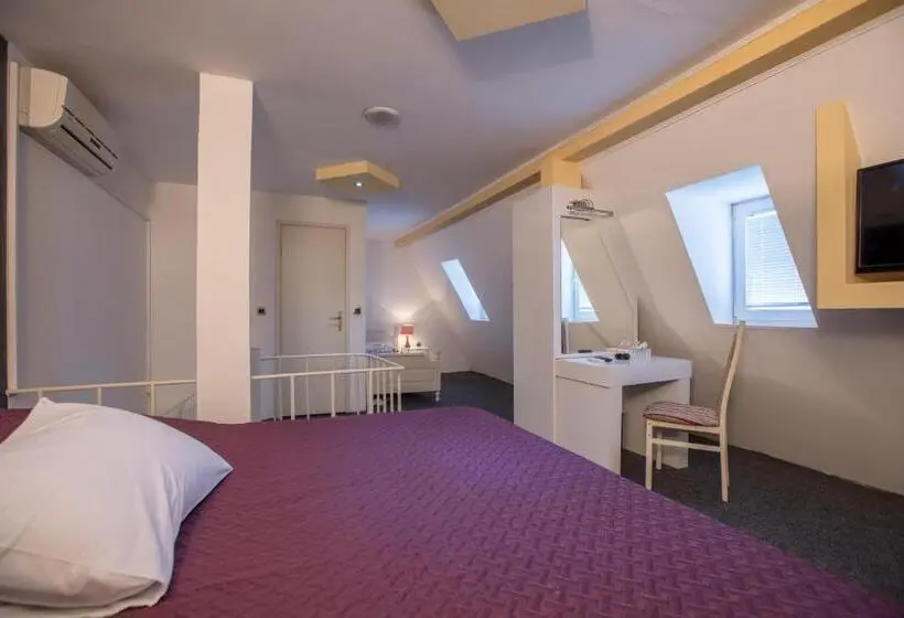 سوییت دوبلکس, Motel Bor