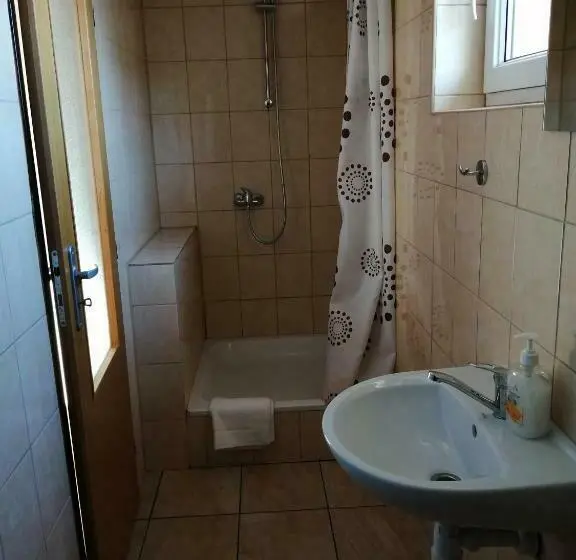 バルコニー付きスタンダードトリプルルーム, Guest House Kovalik