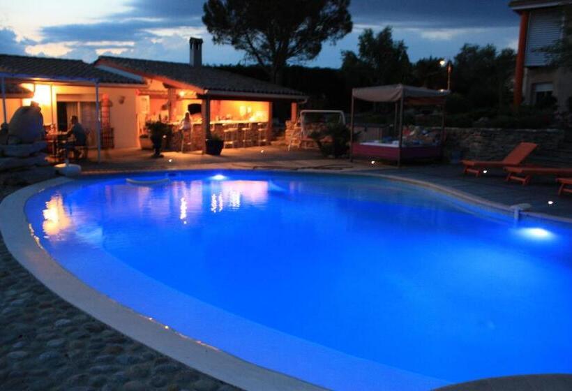 Вилла с 1 спальней и бассейном, Le Domaine De Charline De 1 à 35 Personnes